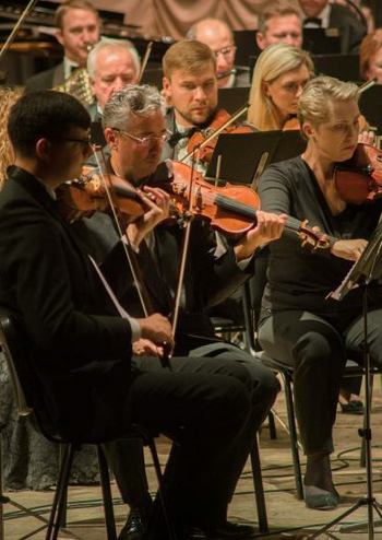 Нац.симф.оркестр України, Теодор Кучар (США)